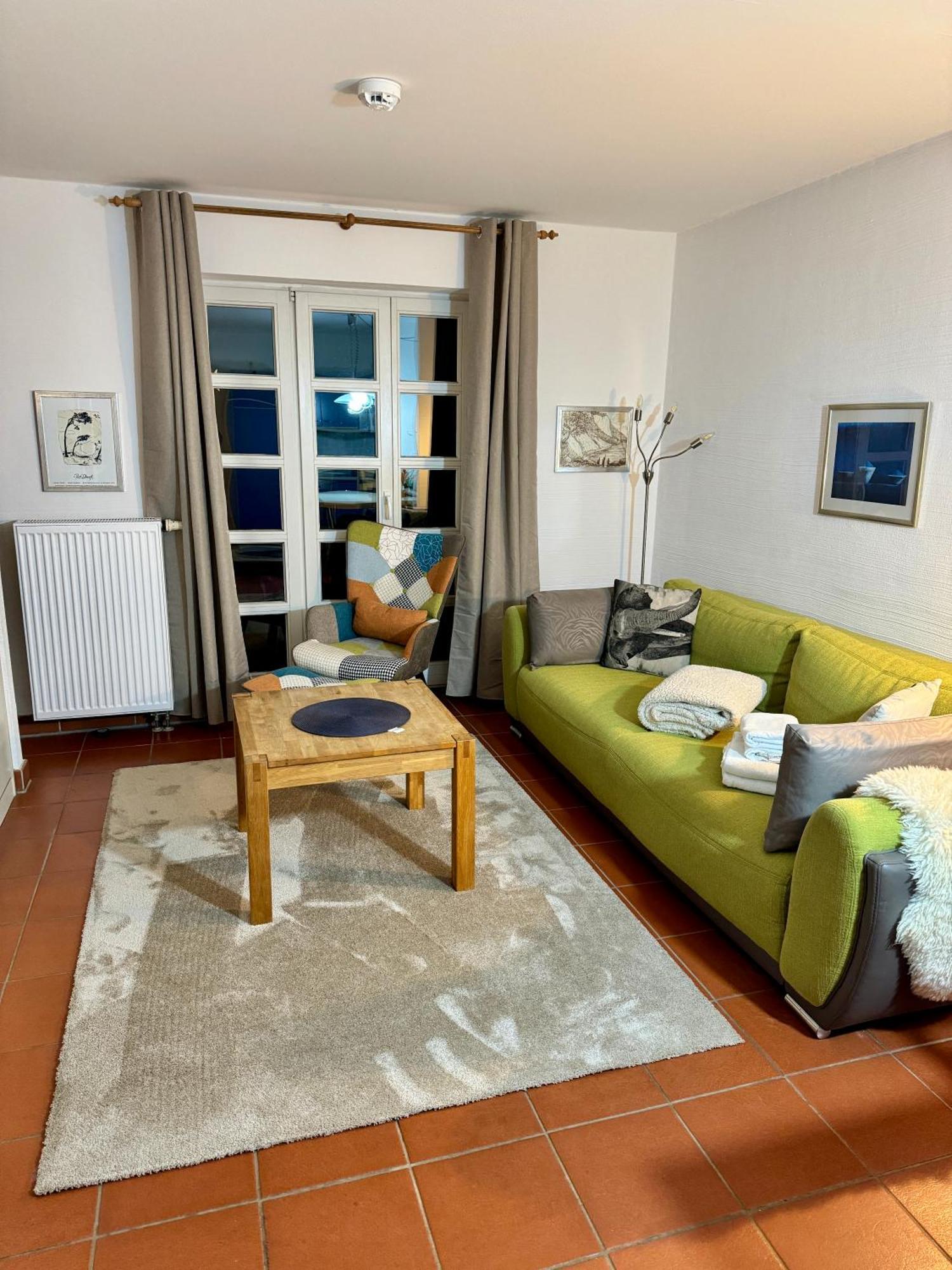 Moewenblick Bakenberg-41 Mit Terrasse, Doppelbett, Schlafsofa, Vollstaendige Komfortkueche Apartment